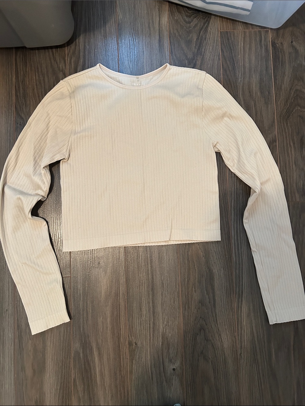 Cropped beige ribbed shirt